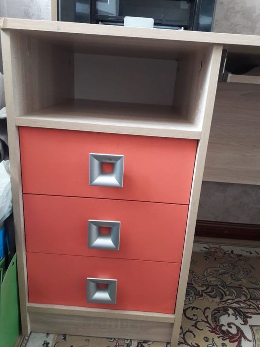 Срочно продается стол