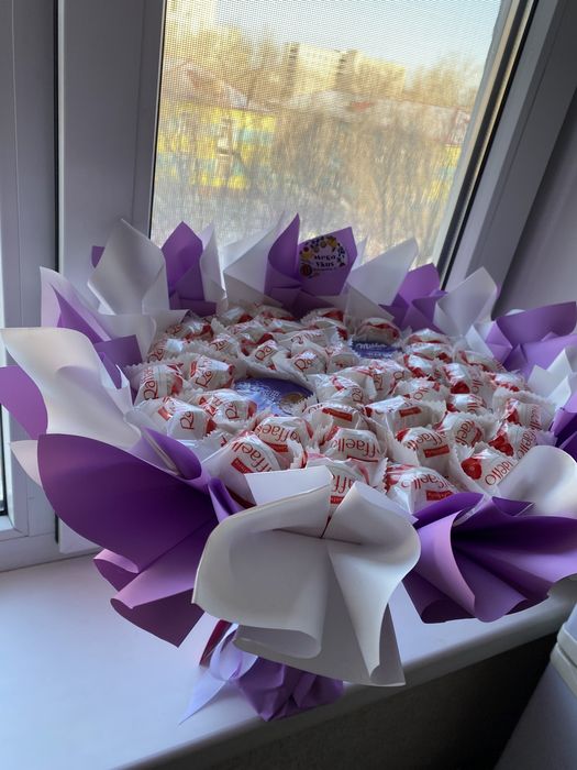 Букет из рафаэлло . Мерси в коробке.