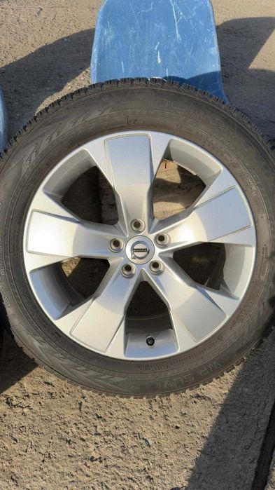 Jante Volvo XC40 XC60 S60 V60 CC s90 V90 235 55 18 5x108 Ford Kuga