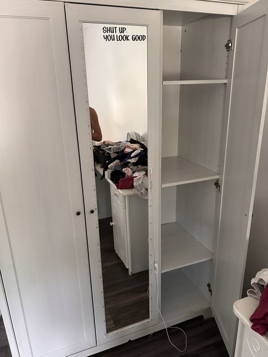Vand dulap Ikea folosit in stare buna