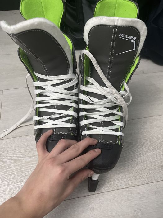 Продам коньки Bauer