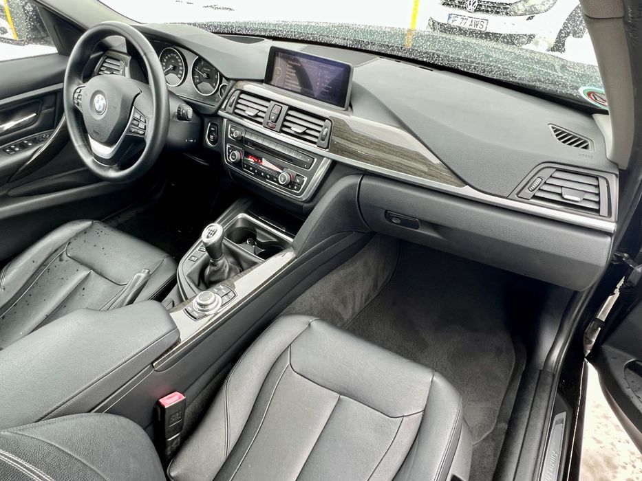 BMW 320d Luxury trapa/ HeadUp/ Lane Assist/ volan incalzit