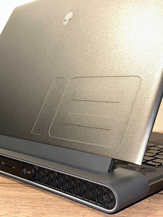 Laptop Gaming Dell Alienware M18 R2 FHD+ 480Hz i9-14900HX 64GB Ram NVIDIA RTX 4090 16GB 4TB SSD