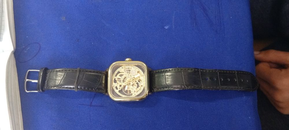 Mexanik soat sotiladi