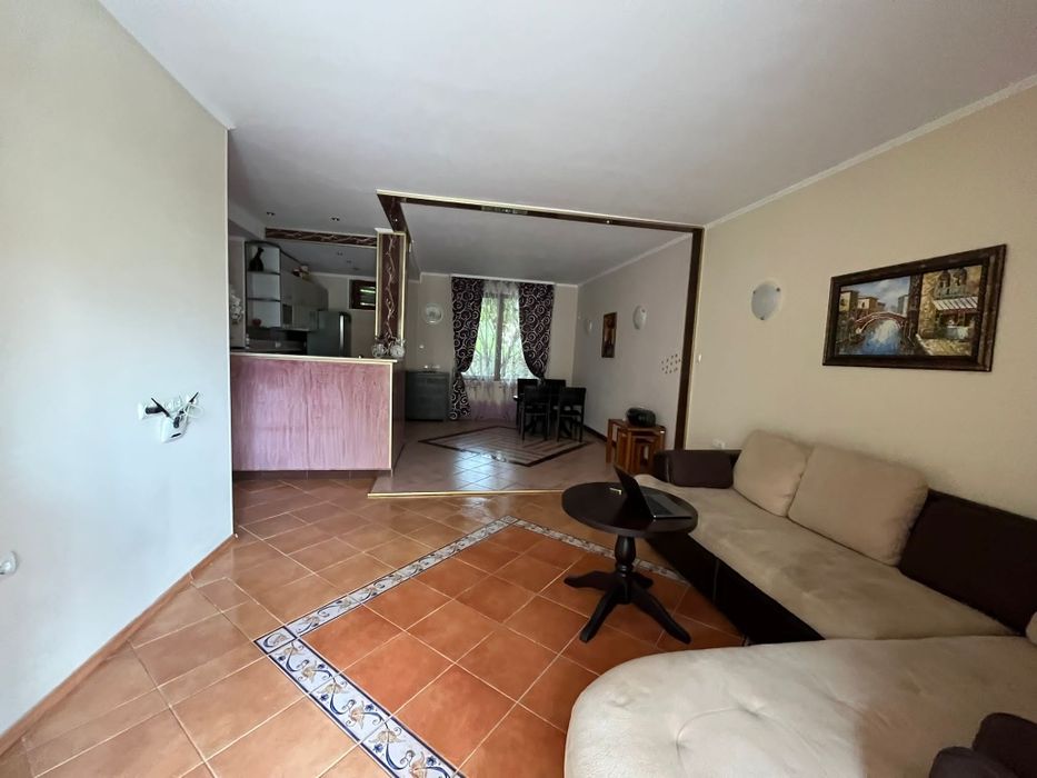 Продава се Двустаен апартамент в к.к. Елените - 110 кв.м за 1000 €/кв.м - Снимка #1