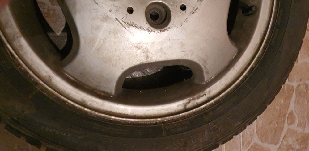 Mercedes джанти(3 бр. - 15") с 2 бр. летни гуми SAVA