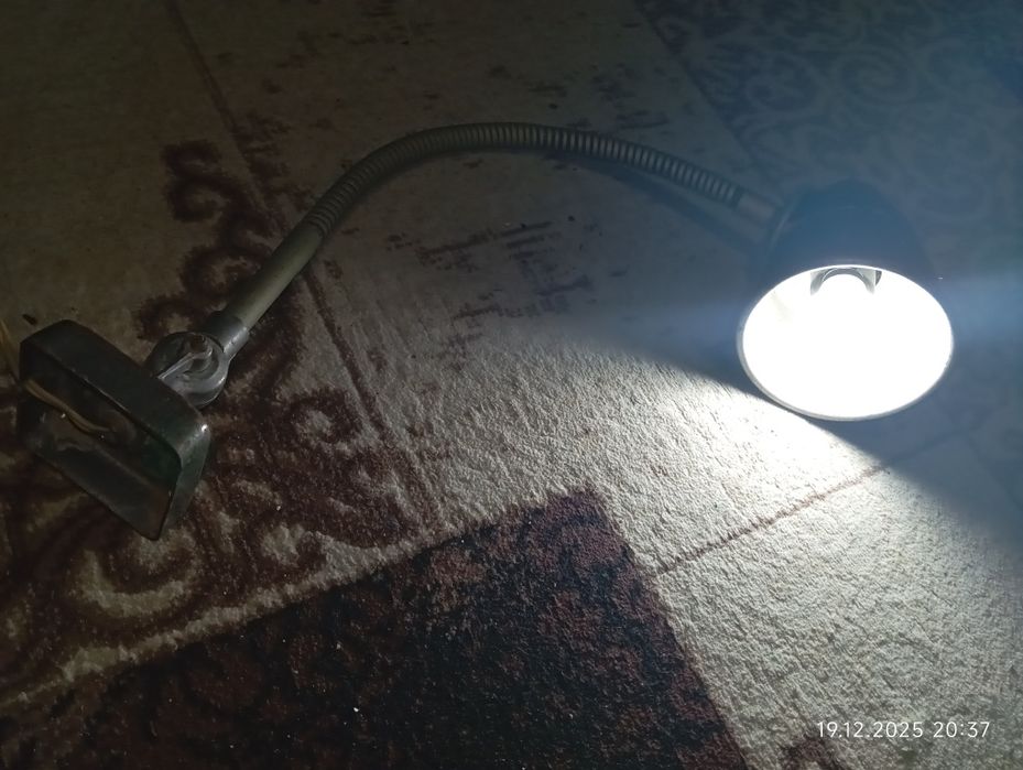 Настольный светильник