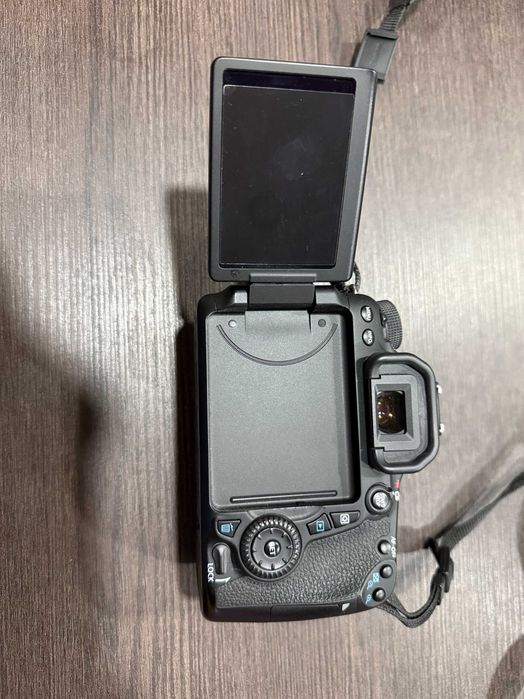 Canon EOS 70D + 3 обектива + светкавица Speedlite 270EX II