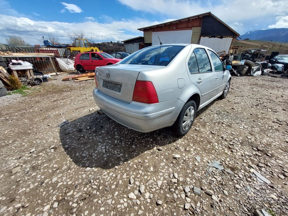 VW Bora 2.3 V5 На части