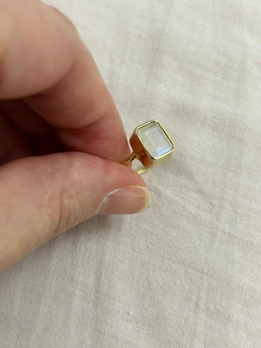 Кольцо с Лунным камнем