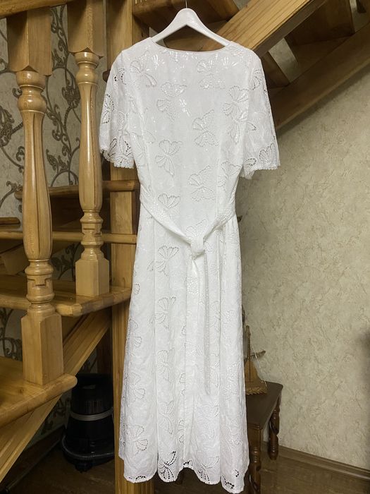 Белоснежное новое платье