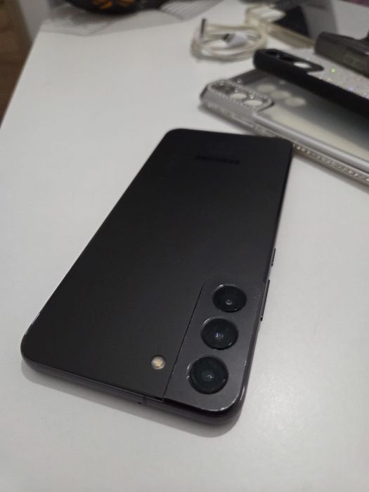 Vand samsung s22 plus 256g + 15 huse si 2 folii