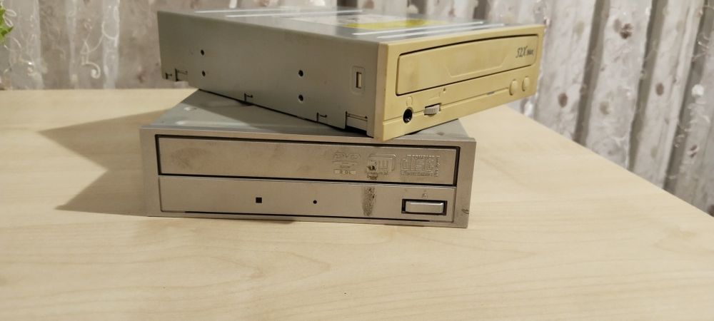 2 старых б/у дисковода