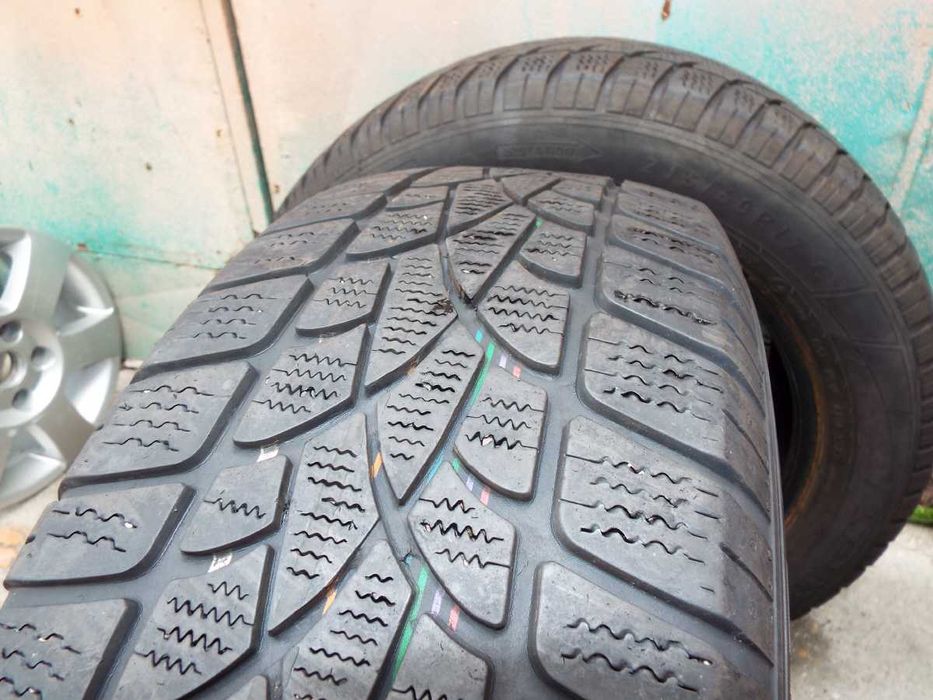 vand 2 anvelope de iarna 215/60/17C dunlop pret 400ron ambele