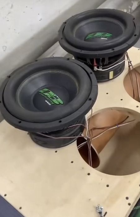 Продам 2 пары сабвуферов Apocalypse DB-SA302 D2