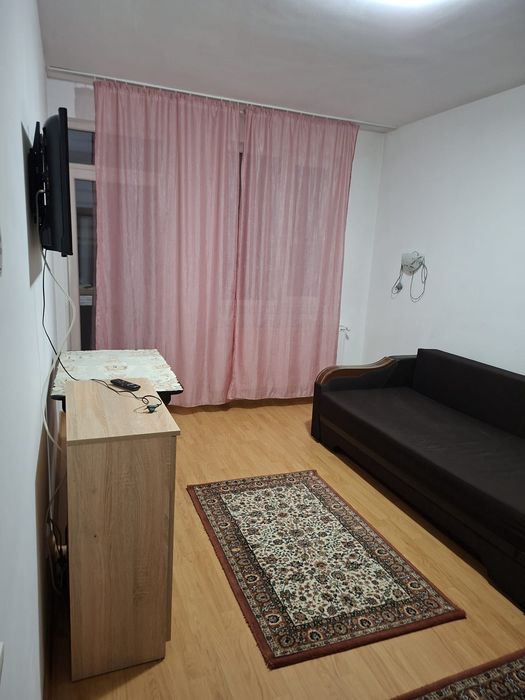 Închiriez apartament cu 1 camera Floresti.