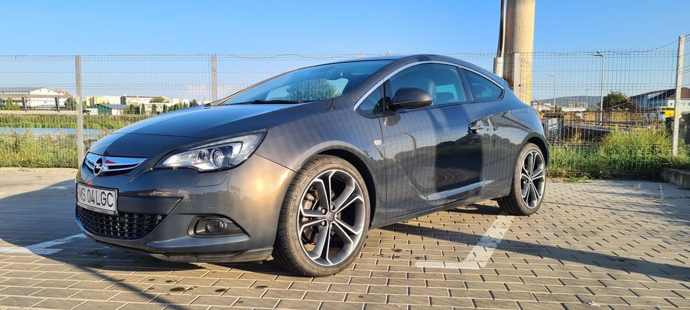 Vând Opel Astra J GTC