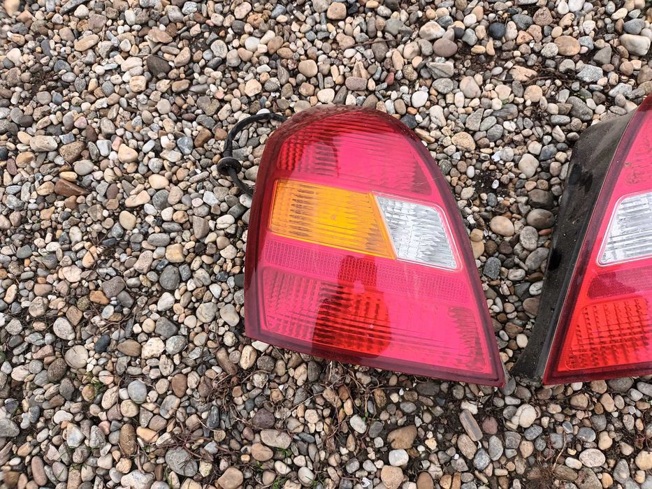 ляв и десен стоп за хюндай елантра 00 - 06 седан HYUNDAI ELANTRA