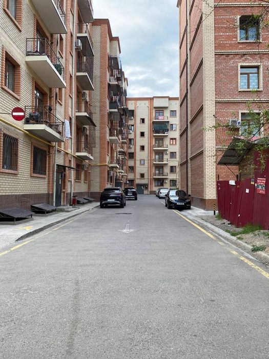 Срочно продаётся 2 ком Дубовая мороженое