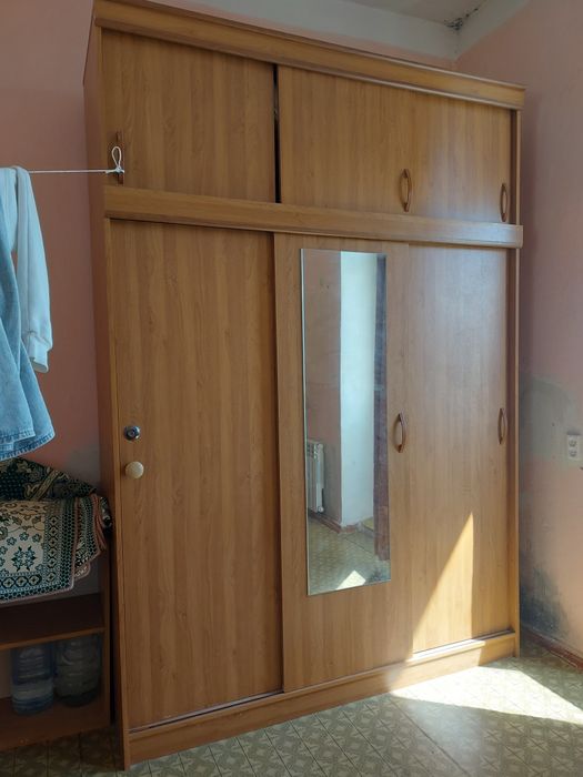 Шкаф купе с зеркалом