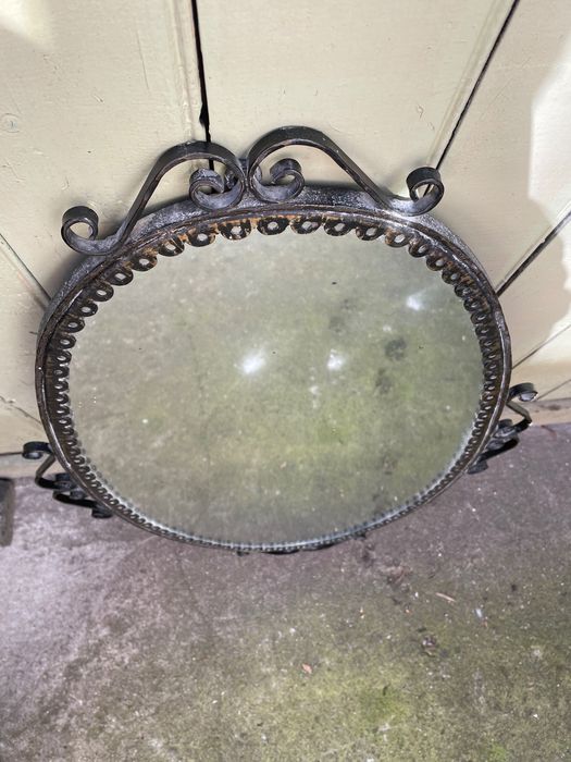 цветарници,огледала и разни домашни .