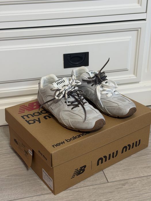Adidasi New Balance x Miu Miu