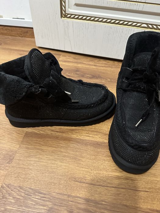 Продам уги обувь размер 40