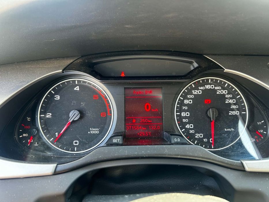 Audi A4 B8       .