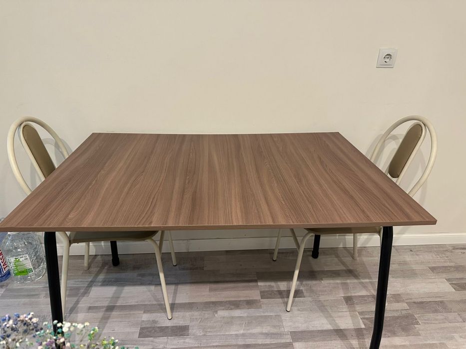 Кухонный стол большой