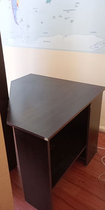 Продавам офис мебели