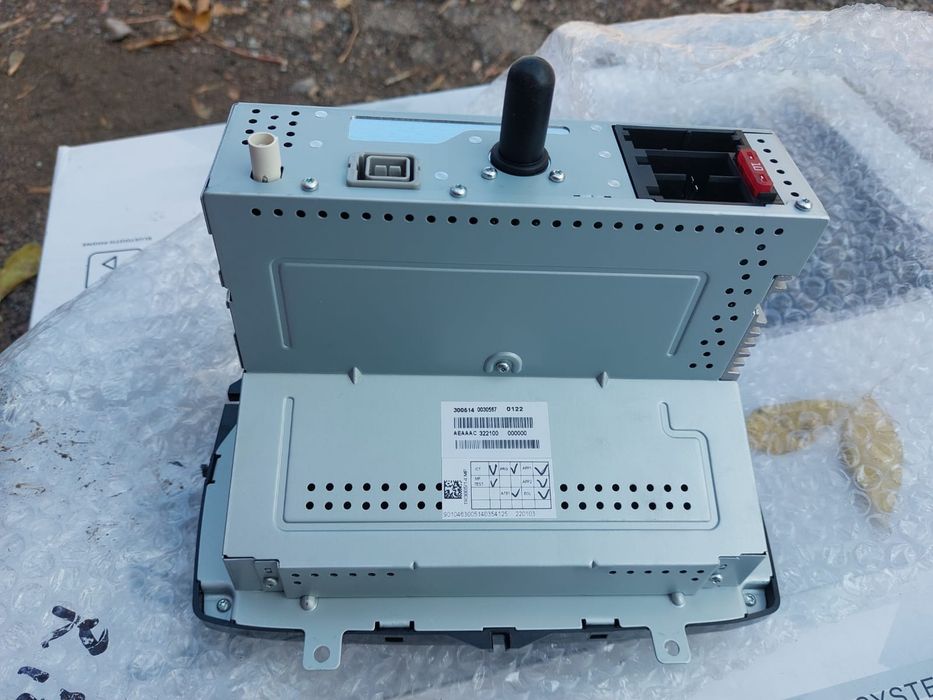 Магнитола заводская Lada vesta.