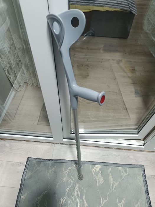 Продам костыли трость уличный с выдвижным острым наконечником