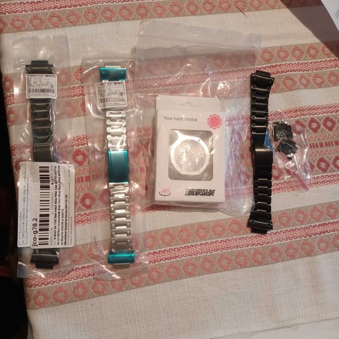 Vand doua bratari Casio GA 2100 aer noi