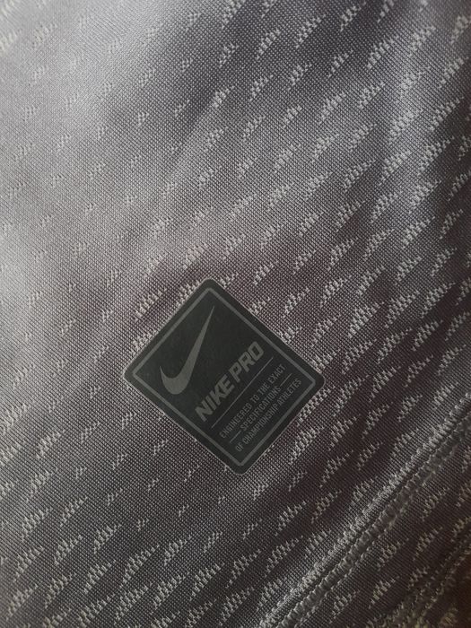 Nike къси панталони и тениска M размер.