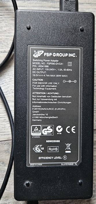 Продавам лаптоп MEDION Akoya P7631, напълно работещ,доста запазен