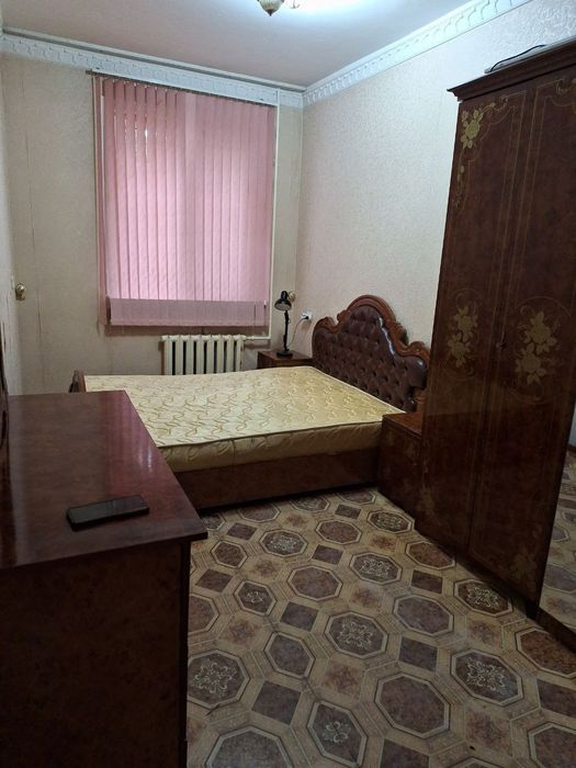 dona yon tum
Katta oynali shkaf
Grimer stol (oyna bilan)

Holati yax