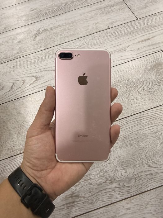 Продам Айфон 7+ 128гига