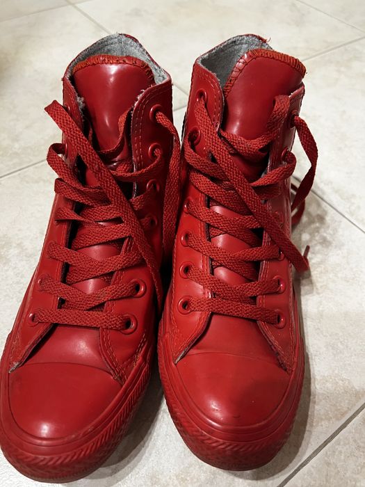 Червени кецове Converse