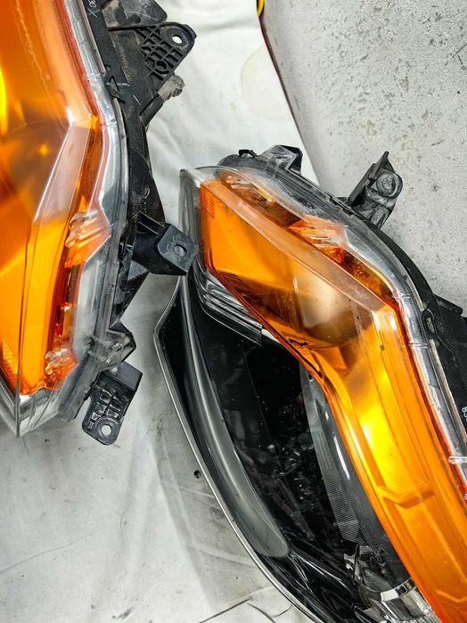 Оригинални фарове Mitsubishi L200