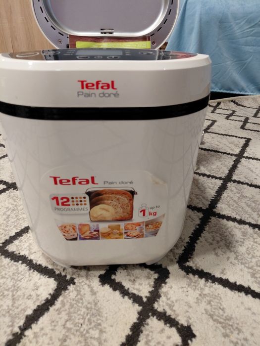 De vanzare cuptor de facut paine la 1 kg este ca si nou na sa folosit ,de la tefal