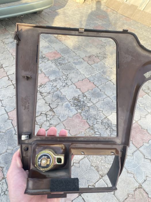 Продам пластиковую рамка панели subaru outback 2002