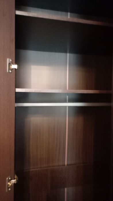 Угловой шифоньер для спальни