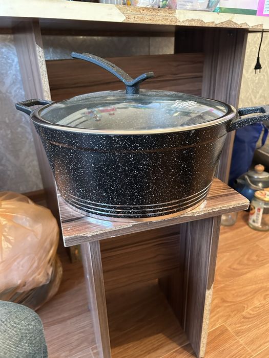 Продам новую кастрюлю