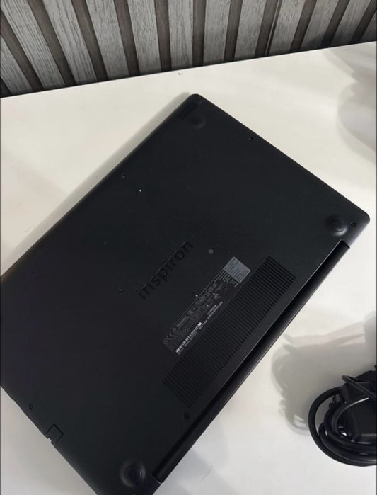 Laptop DELL Inspiron 3593