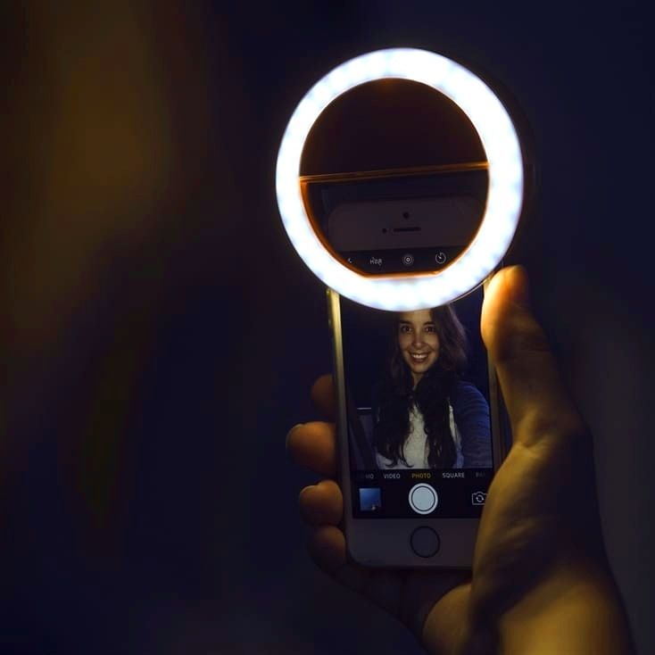 Мини светещ LED ринг-лампа с клипс за захващане гр. Варна Гранд Мол ...