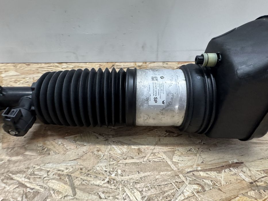 Amortizor / Perna aer bmw G70 i7 stanga fata 2023-2026