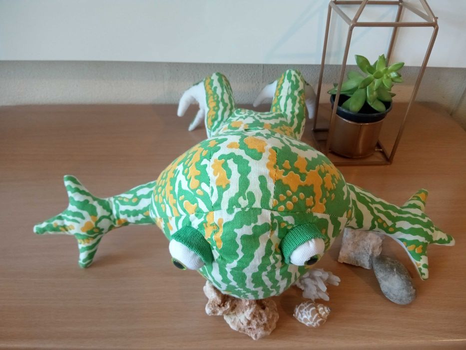 Текстилна играчка Жаба, мека и сладка.