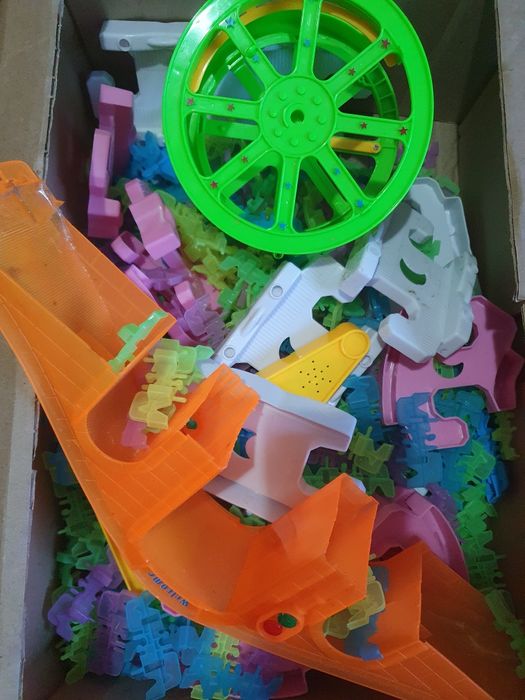 Большой пакет игрушек.