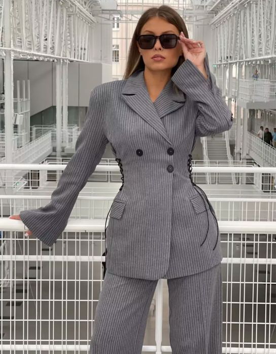 Продам брючный  костюм