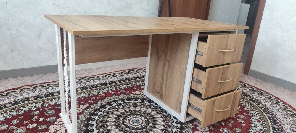 Продам письменный стол (парта)
